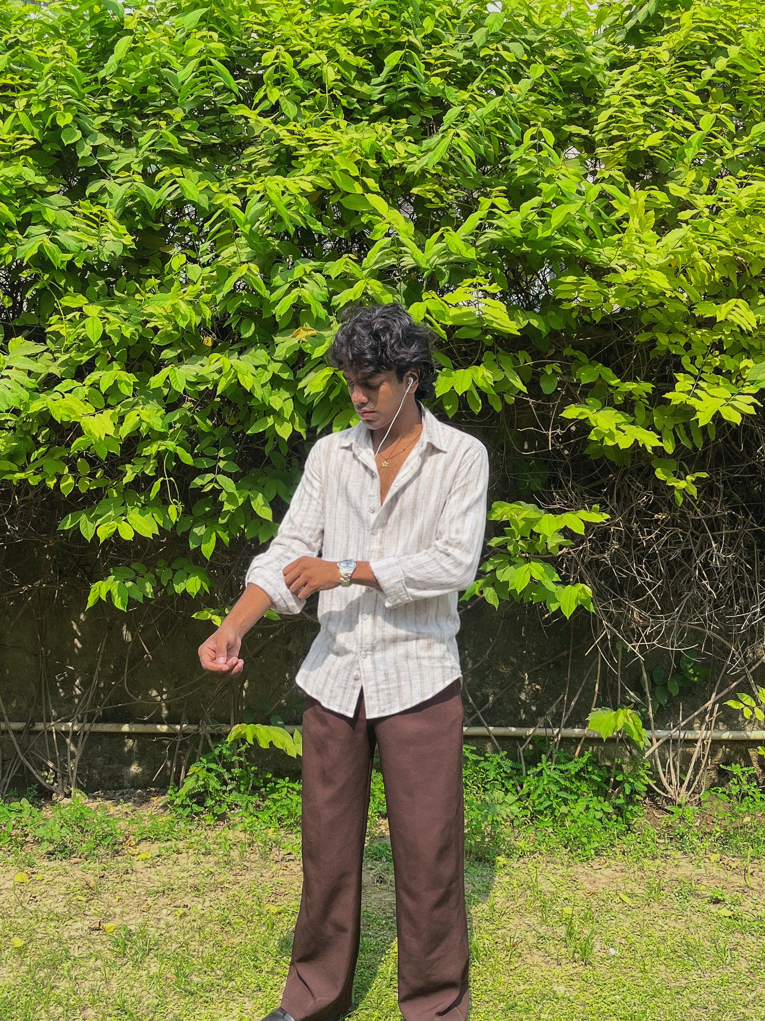 Rolling up a sleeve of the Mauji linen shirt
